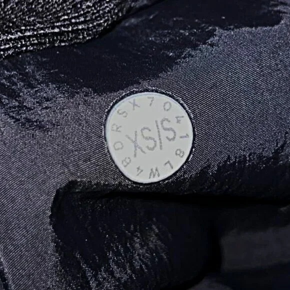 LULULEMON Ride & Reflect Cape/Jacket REFLECTIVE - Very Excellent Condition - Picture 15 of 16